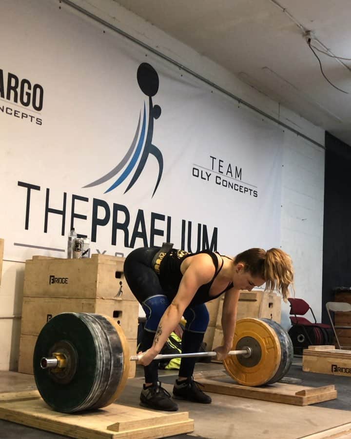 マッティ・ロジャーズのインスタグラム：「Today took a LOT of energy & a lot of focus (& a lot of talking to myself), but got some good work done. 7 doubles between 120 & 130, last set shown first. This week kicked my ass for sure, but I handled it & for the most part came out on top. ONE MORE DAY till a rest day!!! - - Stay on the look out for these gold foil tanks & T-shirts and the rain jackets. They are coming SOON and it is NOT a presale. They’re ready to ship and once they’re gone, they’re gone!」