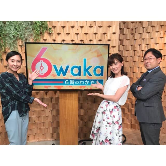 三島ゆかりさんのインスタグラム写真 - (三島ゆかりInstagram)「先月の6wakaの写真をアップしていなかったようなので、今更ながら掲載します😊 テレビ和歌山『6時のわかやま』和歌山新歳時記コーナーリポーター三島ゆかり🍎 1回目は私の大好きな世界遺産✨ 熊野古道でのロケ🌸 2回目のこの時はトンボのロケでした😂 小学生の時でもたぶん私トンボ触ったことなかったけど、この時初めて触って💦 ギャーギャー言いながらも楽しんでました💖👍 3回目はイサキ釣り🎣 さぁ次は何をするんだろう⁉️ ワクワクするね🎵  今日もテレビ和歌山の収録です🍎 毎週水曜日よる11：58〜🎵 テレビ和歌山『ザ・熱唱バトル！わかやまカラオケ大賞〜TONPEIの探せうた自慢〜』 放送エリアにお住まいの皆様は是非ご覧くださいね🎤😆 頑張ってきます💖 #テレビ和歌山 #6時のわかやま6waka #和歌山新歳時記 #ロケ #リポーター #三島ゆかり #ゆかりんご #カラオケ大賞 #司会 #アシスタント #収録 #頑張ってきます #見てね #followｍe」6月29日 8時00分 - apple340