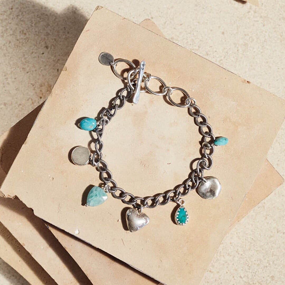 チャンルーさんのインスタグラム写真 - (チャンルーInstagram)「Silver chain bracelet with assorted sterling silver and turquoise charms #Summer19」6月29日 8時00分 - chanluu