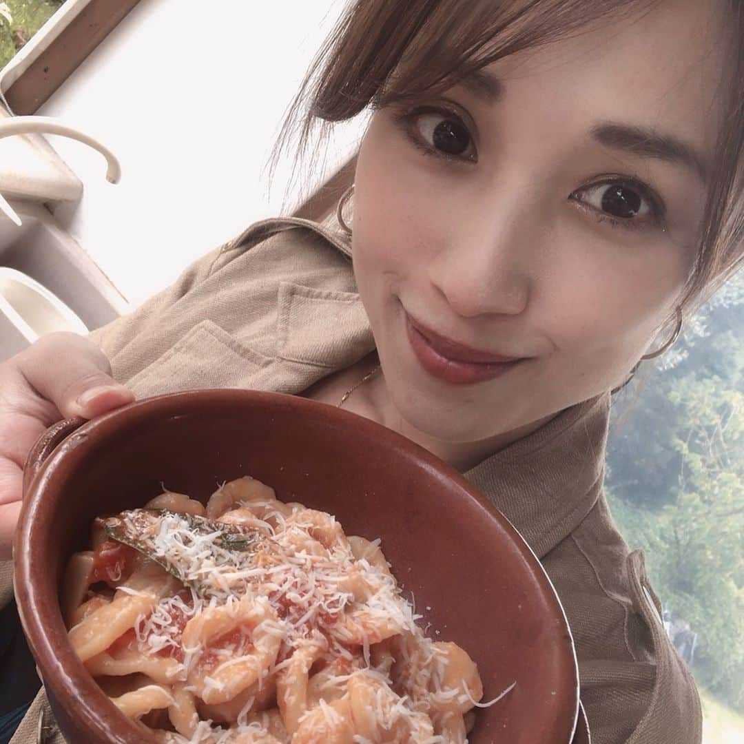 朝日放送「朝だ！生です旅サラダ」さんのインスタグラム写真 - (朝日放送「朝だ！生です旅サラダ」Instagram)「@micahirose オレキエッテのパスタが完成〜❤️ コツを掴めば簡単！ シンプルにトマトとチーズとローリエの濃厚なパスタで頂きます🍅 _ #お料理教室 #伝統料理 #パスタ #オレッキエッテ #シンプル #トマト #チーズ #ローリエ #トゥルッリデルボスコ #TrulliDelBosco #Alberobello #アルベロベッロ #Alberobello #イタリア #Italy _ #ABCテレビ #朝日放送テレビ #朝だ生です旅サラダ #土曜朝 #8時 #旅サラダガールズ  #広瀬未花 #海外 #旅 #travel #trip」6月29日 8時01分 - tabisalad