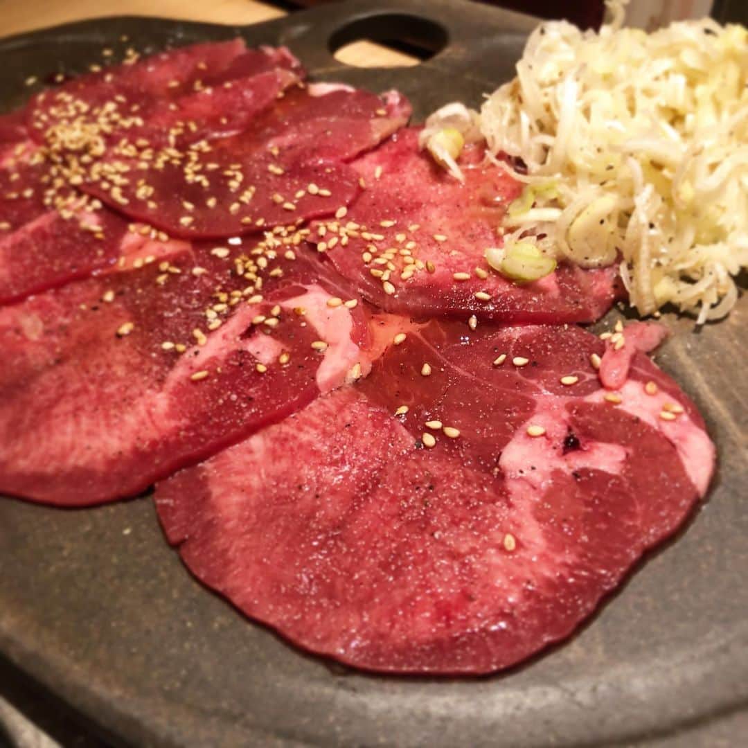 dorlisのインスタグラム：「女二人でよく食べた！ #dorlis #焼肉 #タン塩 #10秒ロース #握り #ハラミ #ホルモン #赤カルビ #ミノ #激辛スープ #美味しかった #祐天寺 #東京苑」