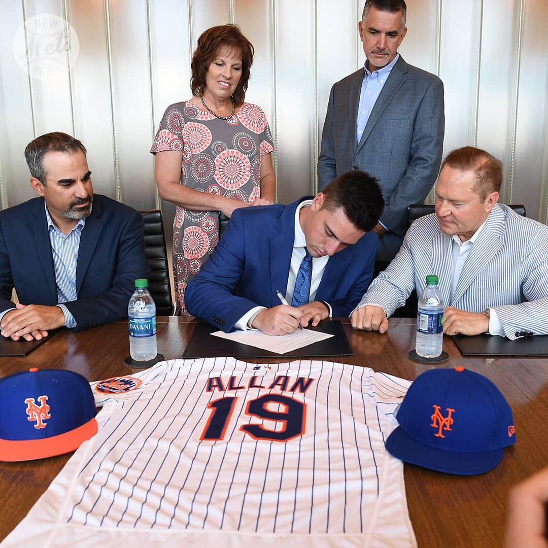 ニューヨーク・メッツさんのインスタグラム写真 - (ニューヨーク・メッツInstagram)「Let’s do this, @matthew_allan2.  We’ve signed our third round pick of the 2019 #MLBDraft. 🔶🔷 #LGM #Mets」6月29日 8時18分 - mets