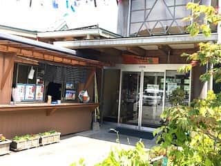 さが農村さんのインスタグラム写真 - (さが農村Instagram)「. 佐賀市富士町にある、ダムの駅富士しゃくなげの里に行ってきました！ . お店の方におすすめの商品を聞いてみると、 「おかひじき」という野菜を教えていただきました。 この日の朝、試食とともに出していたそうですが、 あっという間に売り切れに(>_<) このシャキシャキの食感の「おかひじき」、骨を強くする成分を多く含んでいるそうです！ お店で見かけたときはぜひ購入してみてくださいね！ . しゃくなげの里から5km程行くと、神水川（しおいがわ）パークゴルフ場があります。 ここでは7月13日（土）『第1回しゃくなげの里杯パークゴルフ大会』が開催されます。 . 初心者大歓迎で高校生以上なら誰でも参加できるそうです！お申込みは7月8日（月）まで。 . お問い合わせは、神水川パークゴルフ場 （TEL:0952-51-7005）までお願いします。 ご興味のある方はぜひ参加してみてくださいね！ . . ＜ダムの駅富士しゃくなげの里＞ 住所：佐賀市富士町畑瀬1-31 TEL: 0952-58-3200 . . ■さが農村ひろばホームページ（TOPページ） https://saga-nouson.jp/ . #さが農村#佐賀産#佐賀#さが#サガ#saga#道の駅しろいし#白石町#佐賀ランチ#」6月29日 8時30分 - saganouson