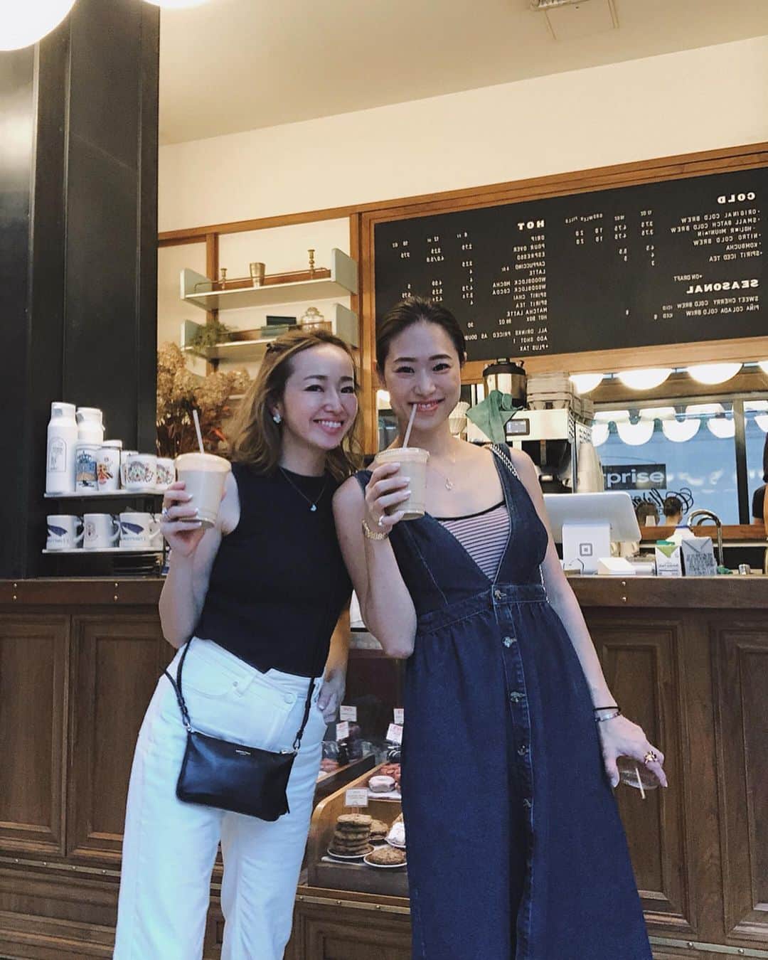 翁安芸さんのインスタグラム写真 - (翁安芸Instagram)「Great coffee with lovely Saya👍🏻❤️❤️ #newyork #nyc #stumptowncoffee #acehotel #ニューヨーク」6月29日 8時25分 - akinyc