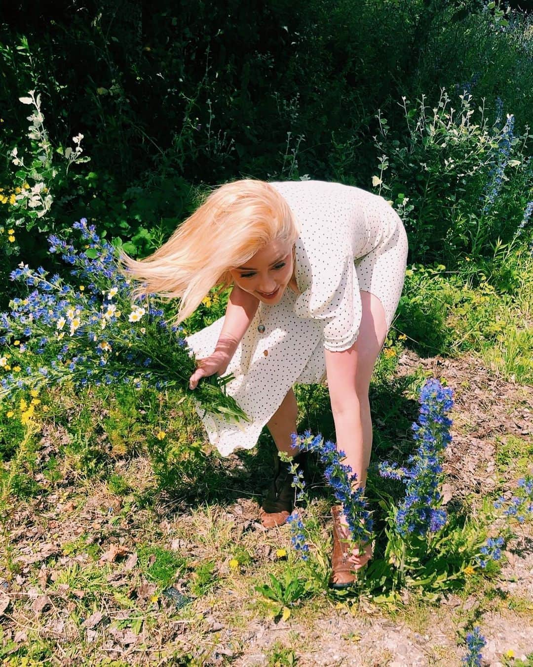 アンバー・ハードさんのインスタグラム写真 - (アンバー・ハードInstagram)「Wild flowers, wild hair.. feels like summer has truly arrived.」6月29日 13時58分 - amberheard