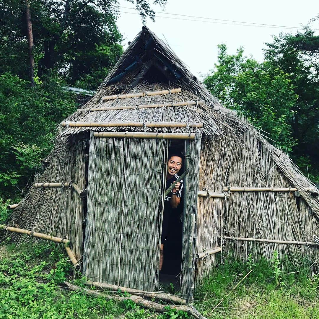 片山真人さんのインスタグラム写真 - (片山真人Instagram)「【ガチャスタグラム 仕事編】  今日はまず生坂村でいくサッカー⚽️ 大自然からの偉大なるパワーをもらい決戦の午後へ😆✨ #生坂村 #生坂小学校 #ウォーキングサッカー #大自然 #校庭隅に粋な建物 #松本山雅FC #yamaga #onesou1 #ガチャ #gacha #片山真人 #この後アルウィン #全校生徒69人 #ホームタウン #仲間 #早朝ガチャスタグラム #朝一からすいません」6月29日 8時35分 - gachastagram.11