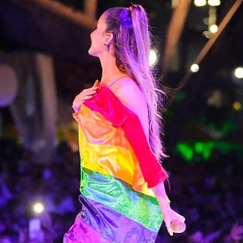 Claudia Leitteさんのインスタグラム写真 - (Claudia LeitteInstagram)「AMOR É AMOR! #loveislove」6月29日 8時40分 - claudialeitte