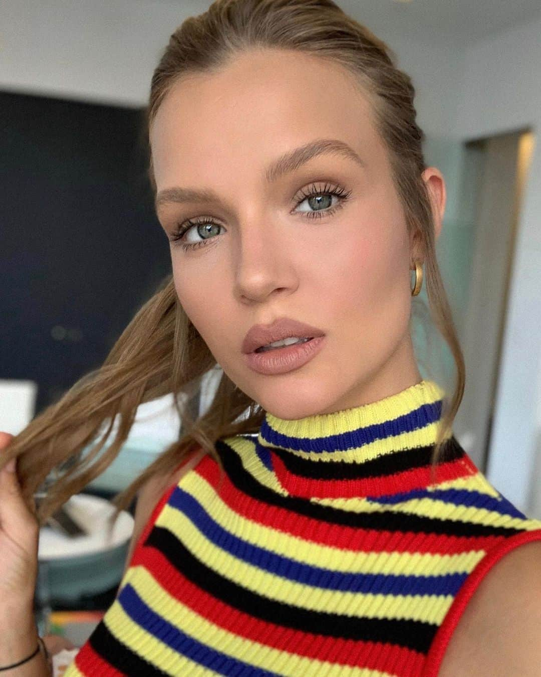 Carolina Gonzalezさんのインスタグラム写真 - (Carolina GonzalezInstagram)「🌈JO💜 @josephineskriver Today for #PrideLive #Stonewall50 #StonewallDay #hair @raisingkaned #makeupCarolinaGonzalez #JosephineSkriver **************BREAKDOWN*************** @maybelline  FACE-  #fitmematteandporeless in 238  CONCEALER-  #instantagerewind in Warm Light  BROW-  #totaltemptationbrowdefiner kn Blonde  EYE- #totaltemptationshadowhighlightpalette  MASCARA- #volumeexpress in Classic Black  CONTOUR- #facestudio #mastercontour #facecontouringkit  LIP-  #colorsensational in Daringly Nude」6月29日 8時47分 - cgonzalezbeauty