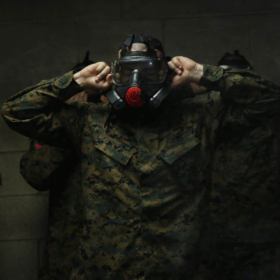 アメリカ海兵隊さんのインスタグラム写真 - (アメリカ海兵隊Instagram)「Pass Gas  Recruits with Charlie and Oscar Companies conduct chemical, biological, radiological, nuclear defense training @mcrdparrisisland, June 24, 2019. (U.S. Marine Corps photo by Lance Cpl. Shane T. Manson)  #Marines #Military #BootCamp #Training #RecruitTraining」6月29日 8時52分 - marines