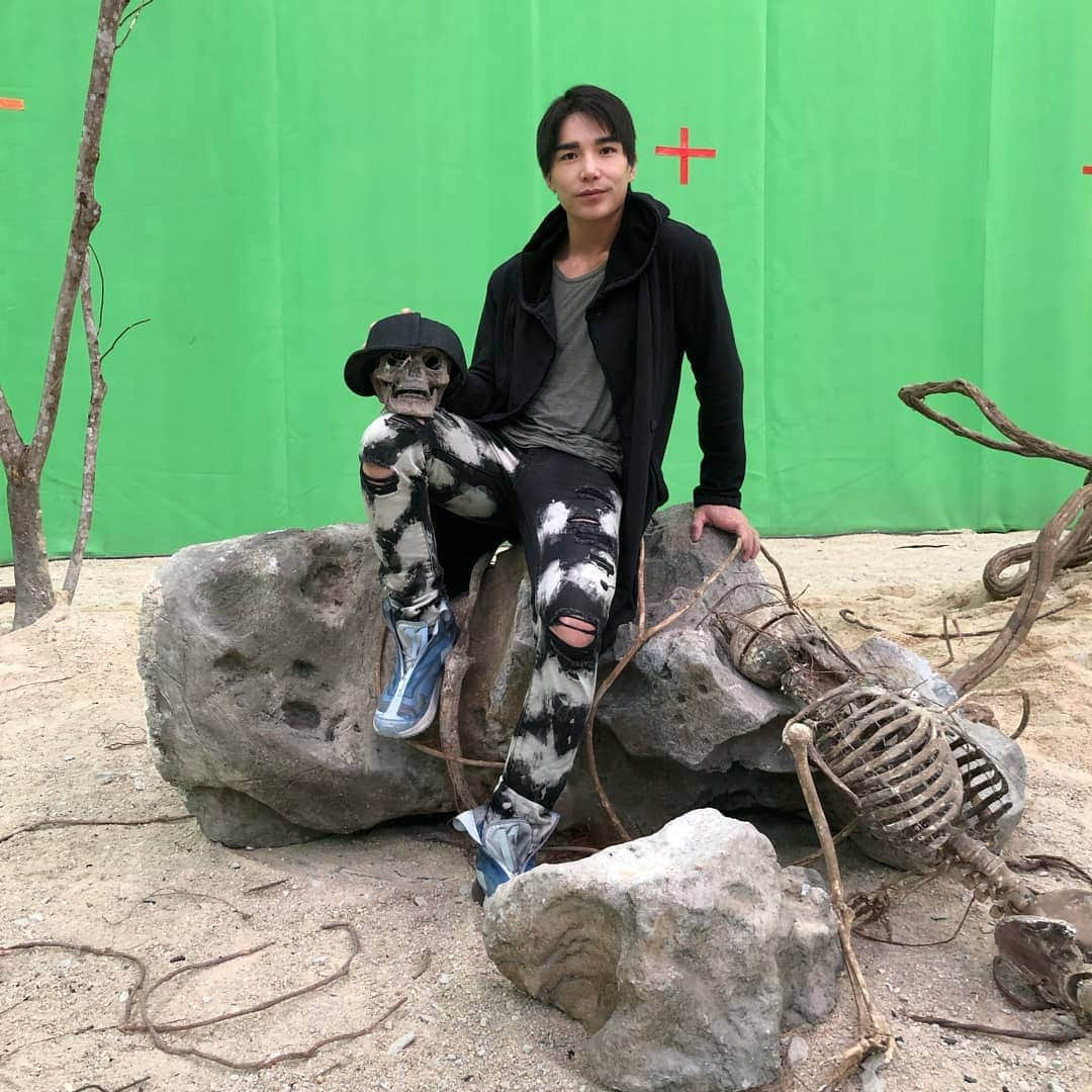 ルーディ・リンさんのインスタグラム写真 - (ルーディ・リンInstagram)「Why are skeletons always found naked? And what would you put on the green screen background of this Pic? #ghostbride #netflix #netflixasia #bts」6月29日 8時59分 - ludilin