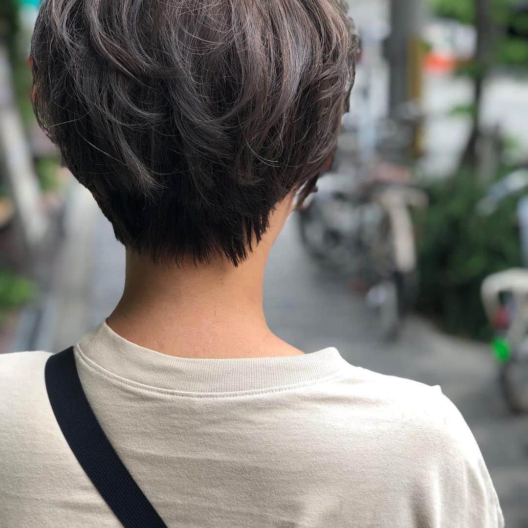 【北堀江・美容室 peaks hair】さんのインスタグラム写真 - (【北堀江・美容室 peaks hair】Instagram)「ショートスタイル✂️ 夏に向けてオススメです🌟  スタイリスト  堀口  #peakshair #ピークスヘアー#堀江#北堀江#美容室##Instahair#hairstyle#Instafashion#イルミナカラー#小顔#美意識#おしゃれな人と繋がりたい#おしゃれ#お洒落#ヘアアレンジ#ヘアスタイル」6月29日 9時09分 - peakshair