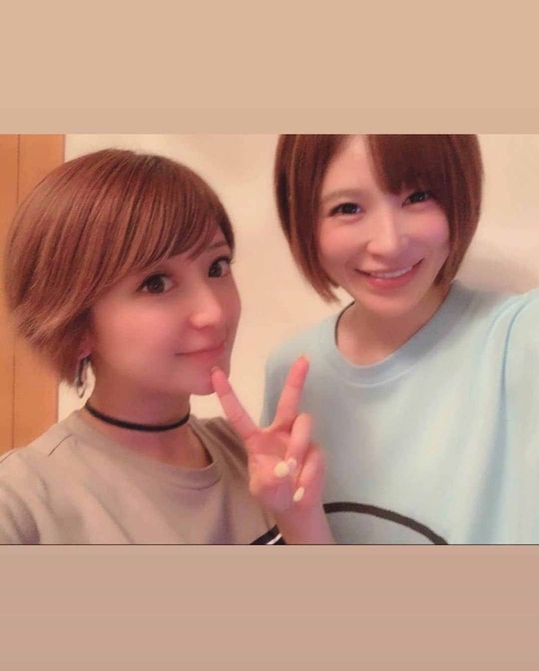 手島優さんのインスタグラム写真 - (手島優Instagram)「昨晩は矢口の真里ちゃん、 @accorder.ebisu さんと我が家でごはん〜❤️ お野菜たくさんのチーズタッカルビにしたよ🥘  まったり話ししながらご飯最高すぎるぅー🍚💗2人に私んち落ち着く  って言ってもらえて嬉しい✌️ メルヘン具合減らしたからかな？笑😅  もっと癒しの空間作りしょーっと ❗️ お家ご飯のみんなで食べるバージョンのレパートリー増やそーっと‼️ 癒されました🐥🍀 今日は長丁場なので頑張ります✌️ #矢口真里 さん #アコルデ #マツエク #お家ごはん  #チーズタッカルビ #アコルデ黒田さんは顔出し嫌らしいので写真にはいません #ほのぼの #キルフェボン」6月29日 9時12分 - tejimayuu0827