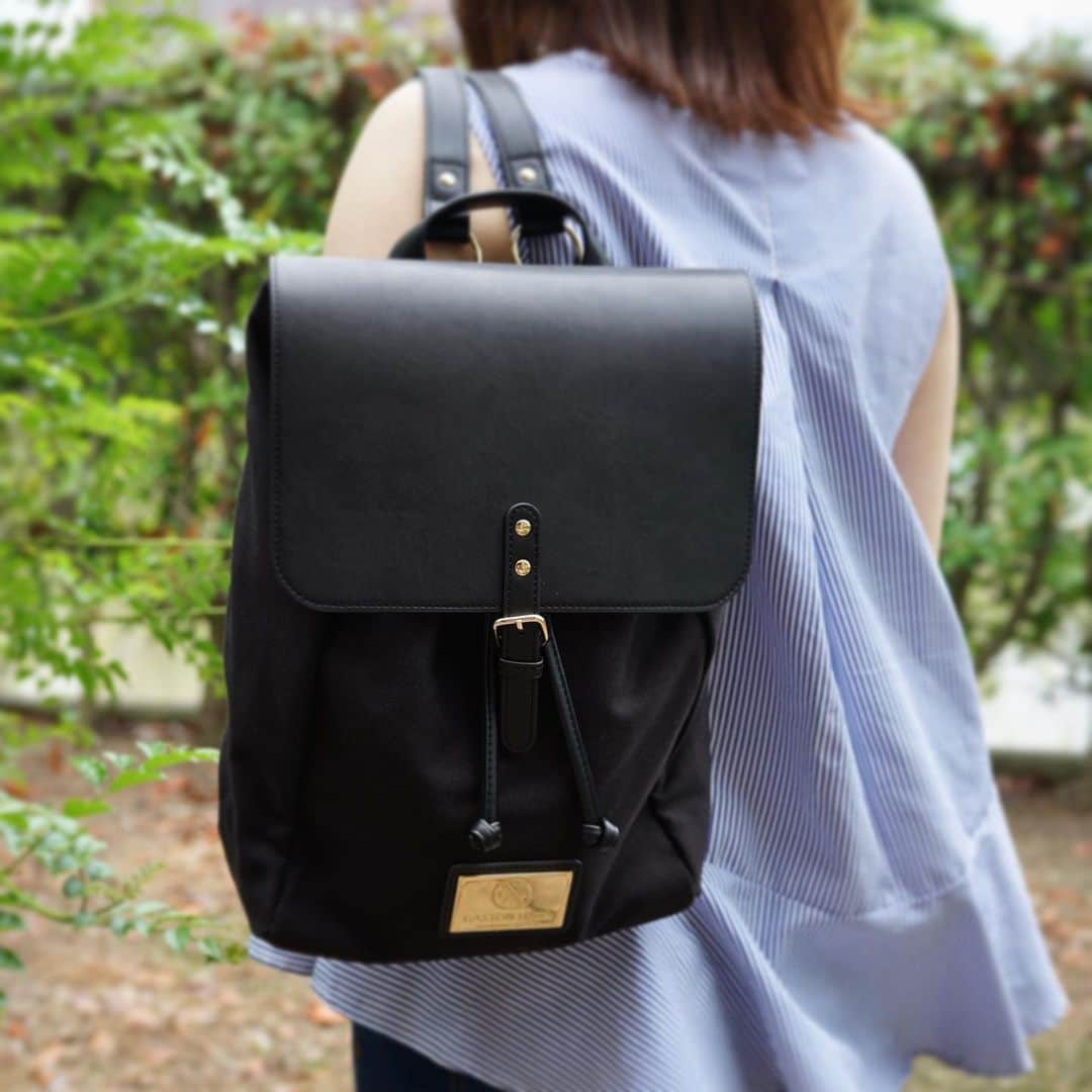 のインスタグラム：「🌱2019.6.29（土） ✽.｡.:*・ﾟ #gastonluga ・ スウェーデン・ストックホルムから エレガントな北欧生まれのデザインバックパック #ガストンルーガ の紹介です ・ ショルダーストラップ付きのバック... 片肩に掛けておしゃれに持つ感じ〜 ガッツリ入るリュックと違って 少し小ぶりでちょうどいい大きさがお気に入りです もちろんストラップを伸ばしてリュックとして両肩にかけてもOK ・ ・ 嬉しい特典あります！ ガストンルーガお買い上げで 『マルチケース』無料プレゼント🎁 （2枚目） 送料無料ですよ〜 お得なクーポンコードも発行してます ・ ✔️15%offクーポンコード：hiropon15　(期限なし) 公式オンラインストアのみ有効 🖥 http://gastonluga.com ・ ・ とってもおしゃれなバックパックです 他にも素敵なデザイン・カラーが揃ってます 「気になる...」なんて思ったら ▶︎ @gastonluga チェックしてみて🤗 ・ ・ ・ ▫️--------------------end--------------------▫️ #GastonLuga #ガストンルーガ #バックパック #デザインバッグ #リュック #ファッション」
