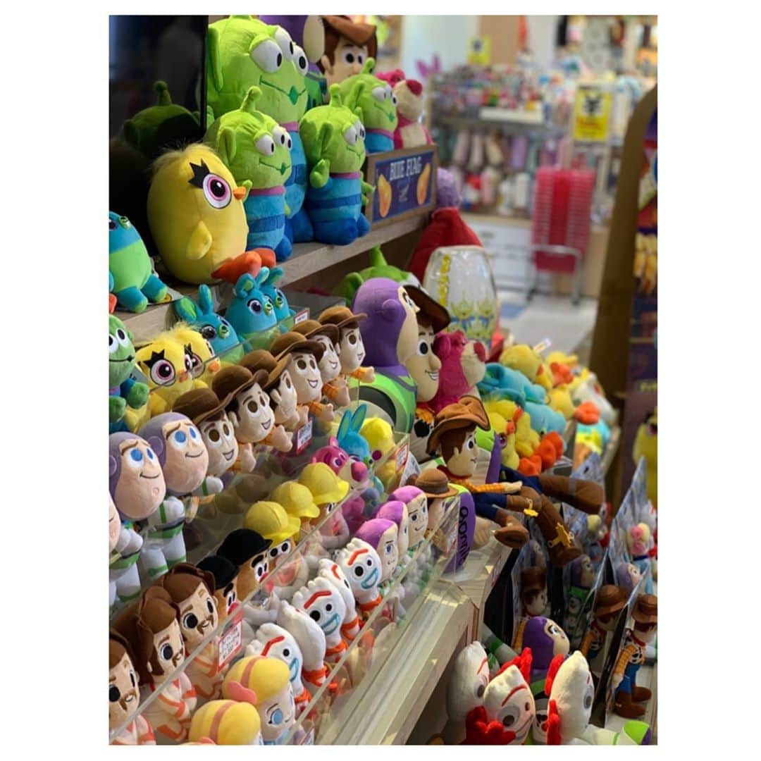 KIDDY LAND officialさんのインスタグラム写真 - (KIDDY LAND officialInstagram)「吉祥寺店では「トイ・ストーリー」グッズがたくさん✨ 映画🎬が早く観たいですね😊 新キャラのグッズも沢山あるので、どの子を買うか迷っちゃいますね😅 実物を見に是非遊びに来てくださいね🙌  #toystory #toystory4  #トイストーリー #トイストーリー4  #トイストーリーグッズ  #Woody　#ウッディ #BuzzLightyear　#バズライトイヤー #BoPeep　#ボーピープ #PIXAR　#ピクサー #Disney　#ディズニー #KIDDYLAND　#キデイランド #映画　#movie  #吉祥寺 #kichijoji  #コピス吉祥寺  #キデイランド吉祥寺店  #キャラパーク」6月29日 9時21分 - kiddyland_co.jp