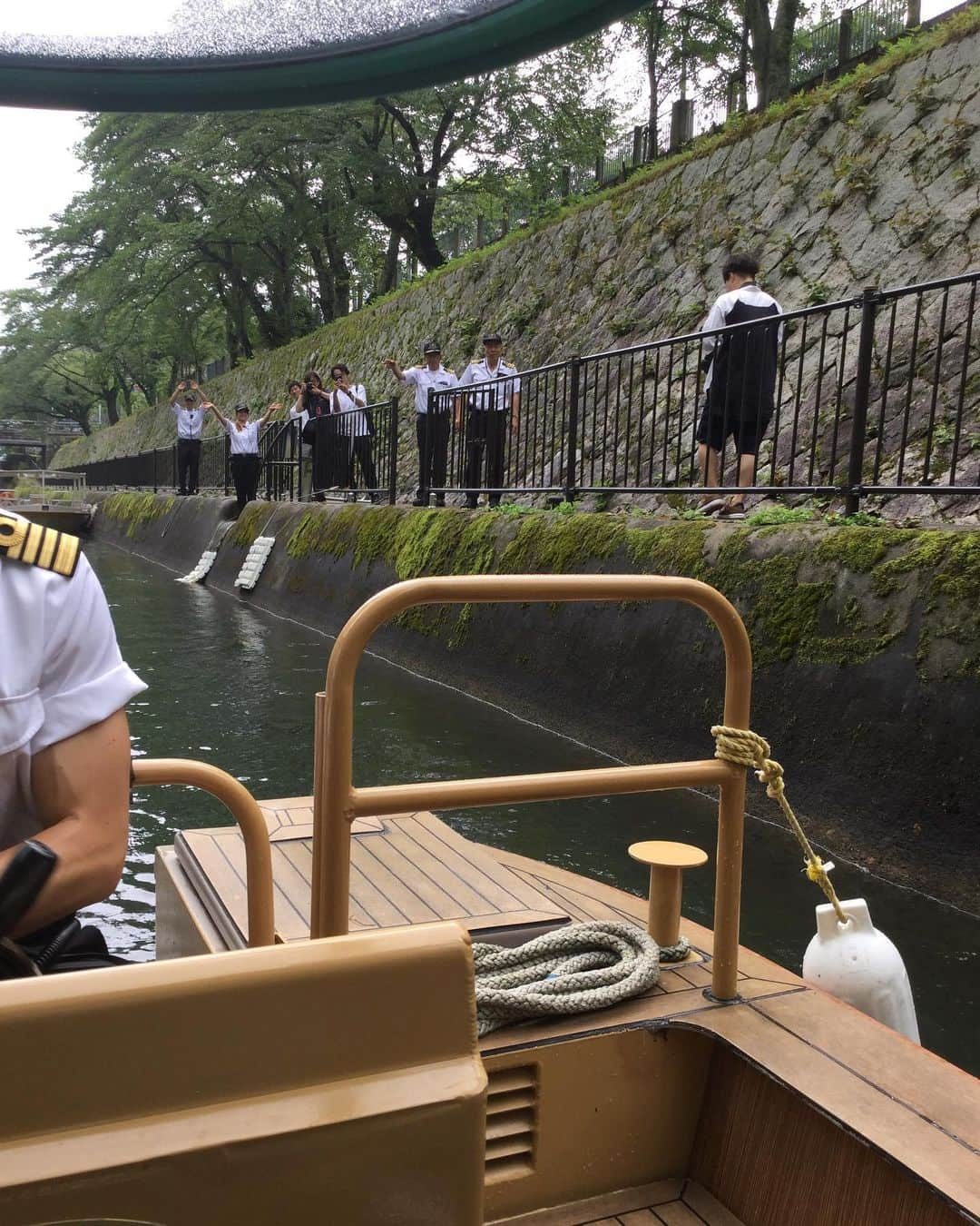 よしもと祇園花月さんのインスタグラム写真 - (よしもと祇園花月Instagram)「Sail on！⛴祇園8周年琵琶湖疏水ツアースタート⭐️ #よしもと祇園花月 #祇園花月 #琵琶湖疏水  #びわ湖疏水船 #レイザーラモンrg  #浅越ゴエ #アンが書いたよ #今日の京津線は #学生でいっぱい #でもアンは #空を飛んで行くんだ #北垣国道 #田辺朔郎」6月29日 9時21分 - gionkagetsu