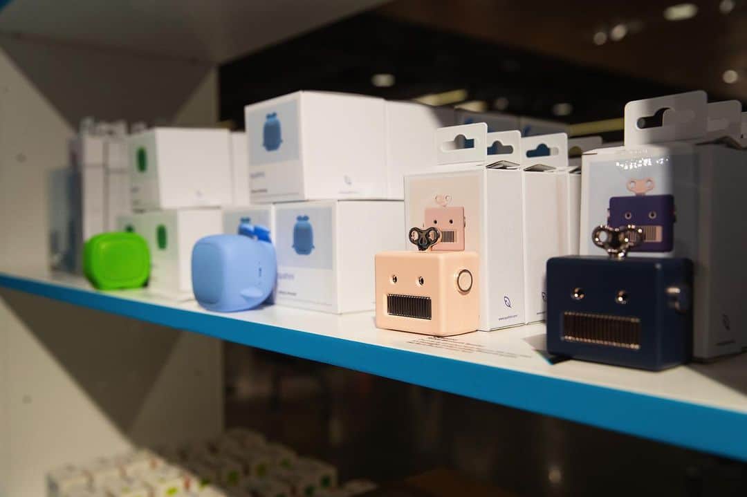 Nordstromさんのインスタグラム写真 - (NordstromInstagram)「Introducing Pop-In@Nordstrom Powers Up. Turn up the brightness on your world with our latest #nordstrompop featuring tech toys to make life better, from home & health to play for every age! Swipe for a closer look 🤖」6月29日 9時31分 - nordstrom