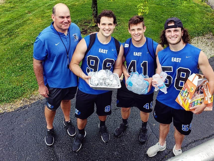 ジョンソンヴィルのインスタグラム：「This wasn’t your average #BigTasteGrill stop. We crashed (literally pulled up the BTG and surprised) the Red Grange Classic with some post-game food! By the amount of brats we sent these boys home with, we’d say they loved it. #CrashingCookouts」