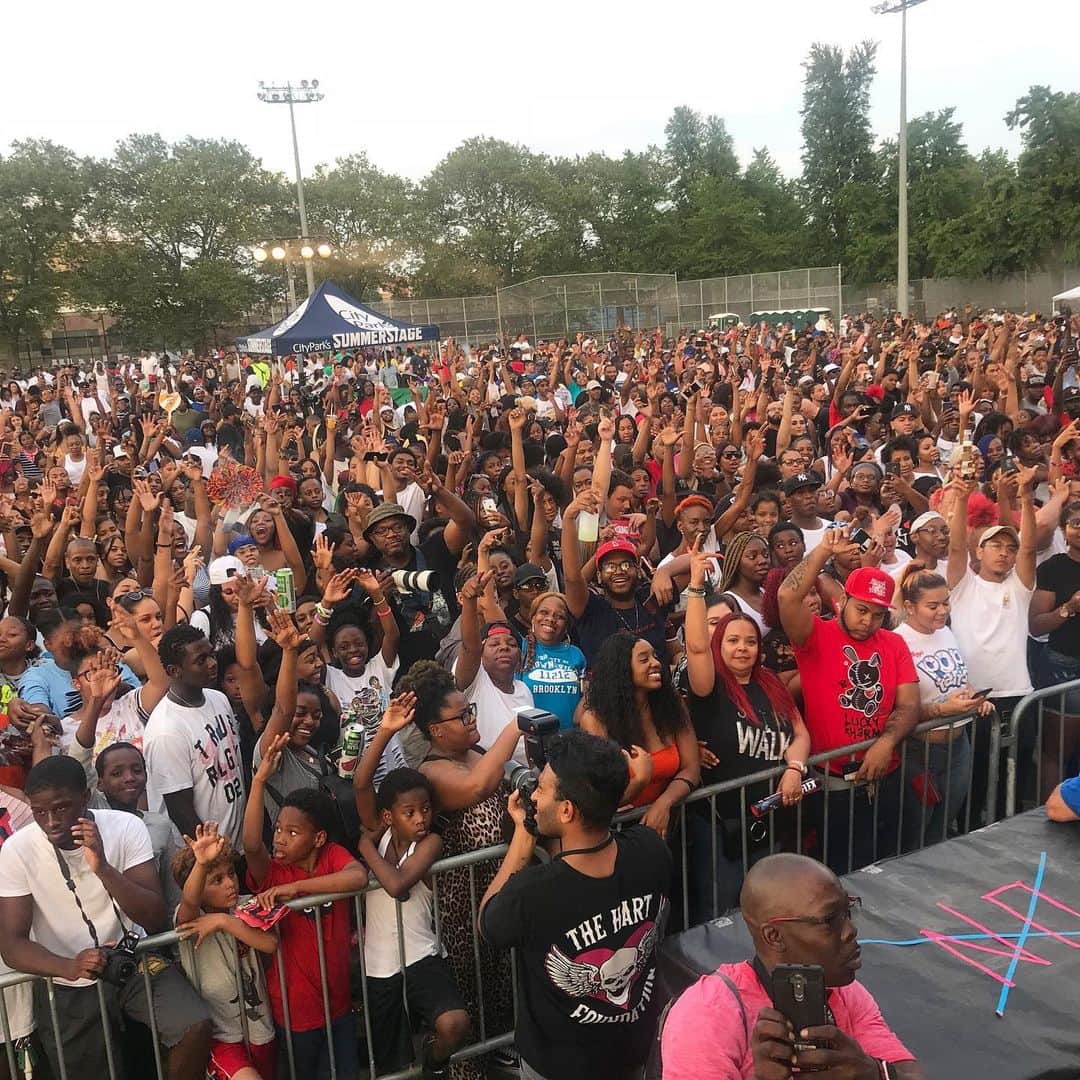 ファンクマスター・フレックスのインスタグラム：「Betsy Head Park! Brooklyn! Free Concert! Summer Stage! FunkFlex on the set! Young MA got this place cranking! @litdigitaldjs」