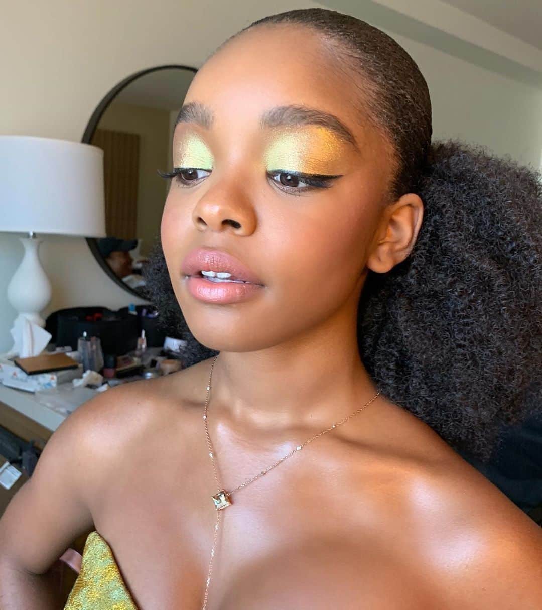 COVERGIRLさんのインスタグラム写真 - (COVERGIRLInstagram)「🌟 We are STILL swooning over @marsaimartin #BETAwards glam!🌟 To create this beautiful look, @shannonpezzetta used the Reign Palette in shades 'Money Maker' and 'Dignified', #Exhibitionist Liquid Glitter Eye Shadow in 'Champagne Showers' on her eyes and #FullSpectrum Bronzer in ‘Warmth’ on her cheekbones. #COVERGIRLMADE #COVERGIRLCrueltyFree #CrueltyFree」6月29日 10時28分 - covergirl