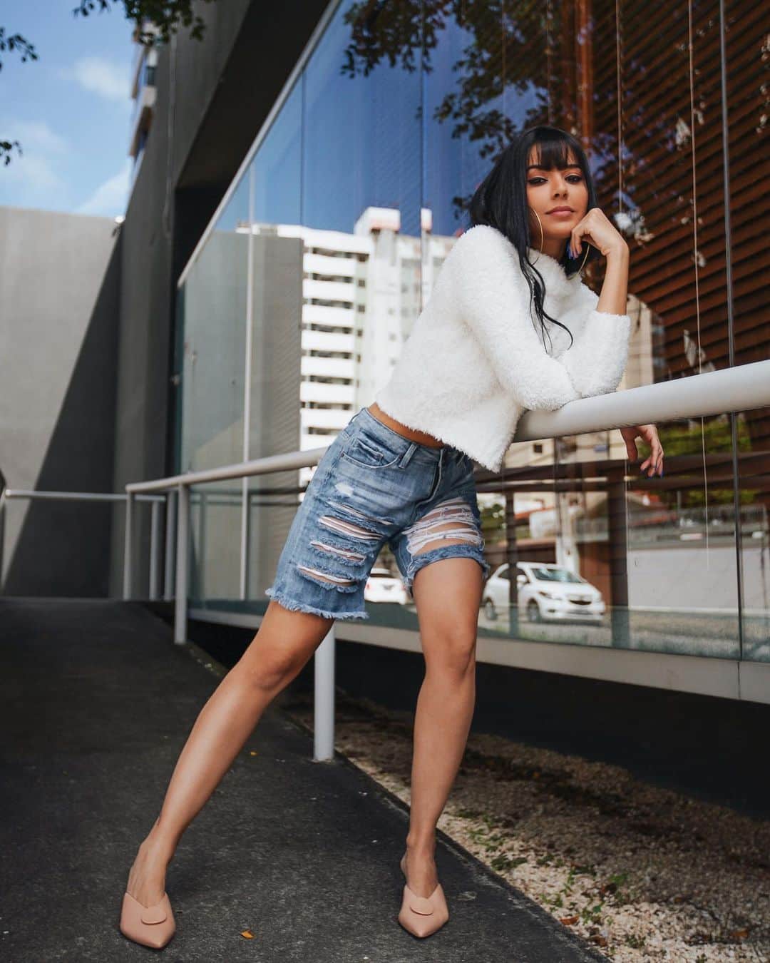 Gabriela Salesのインスタグラム：「Lacrinhas do meu coração! <3 Quem viu meus stories hoje? Mostrei duas mules lindas que recebi da @usaflexcalcados . Uma e animal print e uma mais neutr. Conta pra mim qua preferem? | Ref Mule Leopardo AB6609_01 | Ref Mule AC2406-2| #publi」