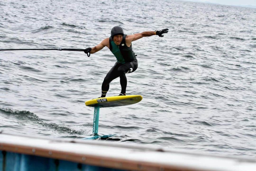 佐藤ルミナさんのインスタグラム写真 - (佐藤ルミナInstagram)「躍動感🦅 📸 @rootsojk 🙏 #日々挑戦 #foiljitsu #foil #hydrofoil #foilsurfing #boatsurfing #体幹トレーニング #安全対策万全に #釣り船 #弘美丸 #rootsgym #船長は柔術家 #beatyesterday #水中翼術」6月29日 10時44分 - ruminasato