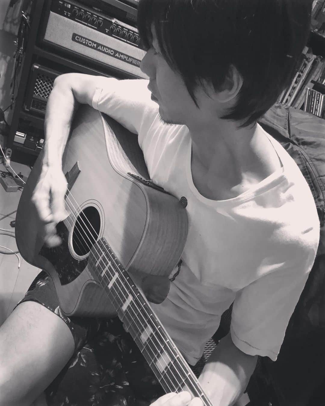 柴崎浩さんのインスタグラム写真 - (柴崎浩Instagram)「#coleclark #guitar #acousticguitar」6月29日 10時44分 - shibasaki_hiroshi