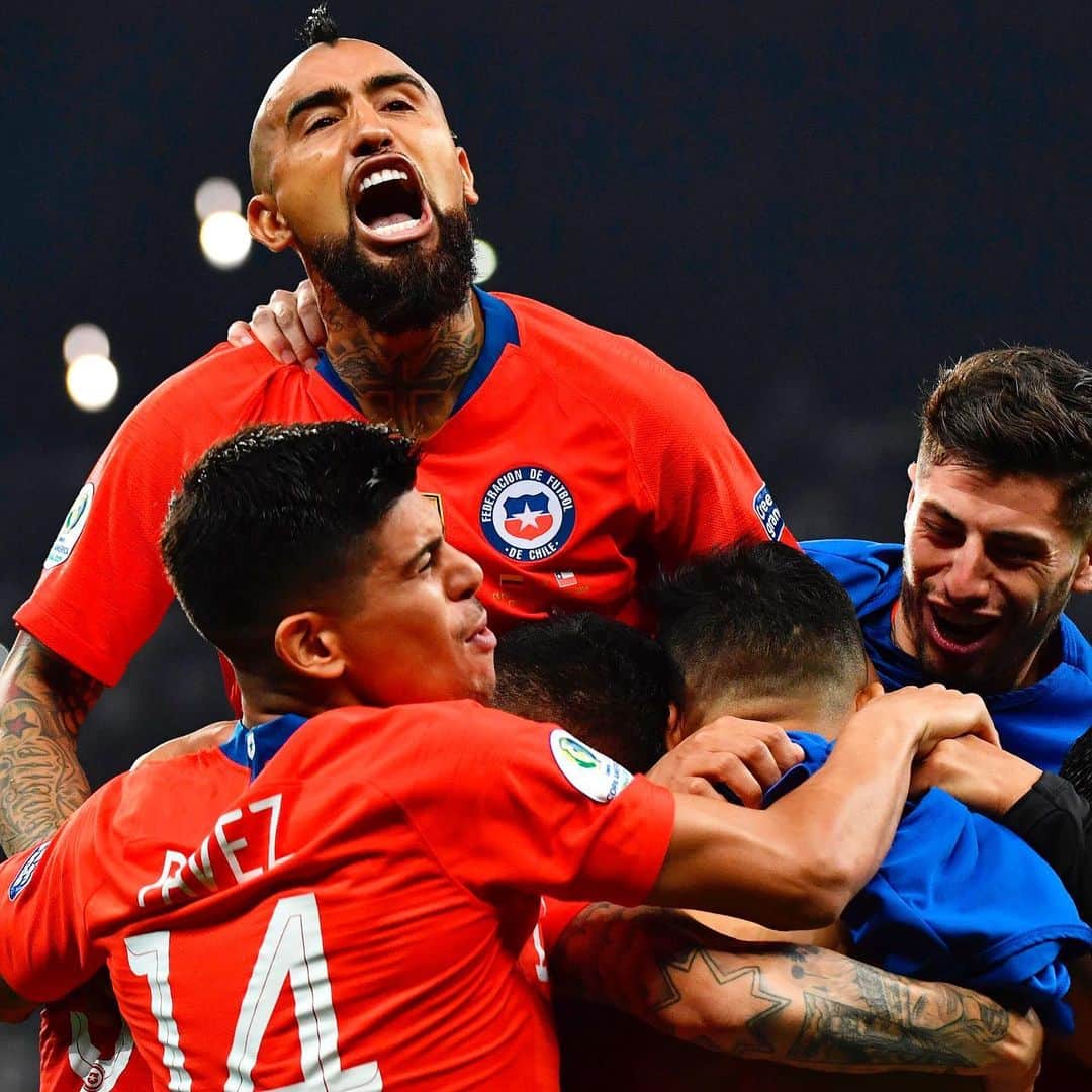 Goal Japanさんのインスタグラム写真 - (Goal JapanInstagram)「. ＼王者・チリがPK戦を制して準決勝へ🇨🇱／ ウルグアイ×ペルーの勝者と決勝進出を懸けて激突‼︎ (Photo:Nelson Almeida/AFP/Getty Images) . 🏆#コパアメリカ 2019 準々決勝 🆚#コロンビア 0-0(PK:4-5) #チリ 📺ハイライト視聴は #DAZN(@dazn_jpn)で . #soccer #football #copaamerica #copaamerica2019 #colombia #chile #サッカー #フットボール #コパアメリカもDAZN #⚽️」6月29日 10時53分 - goaljapan