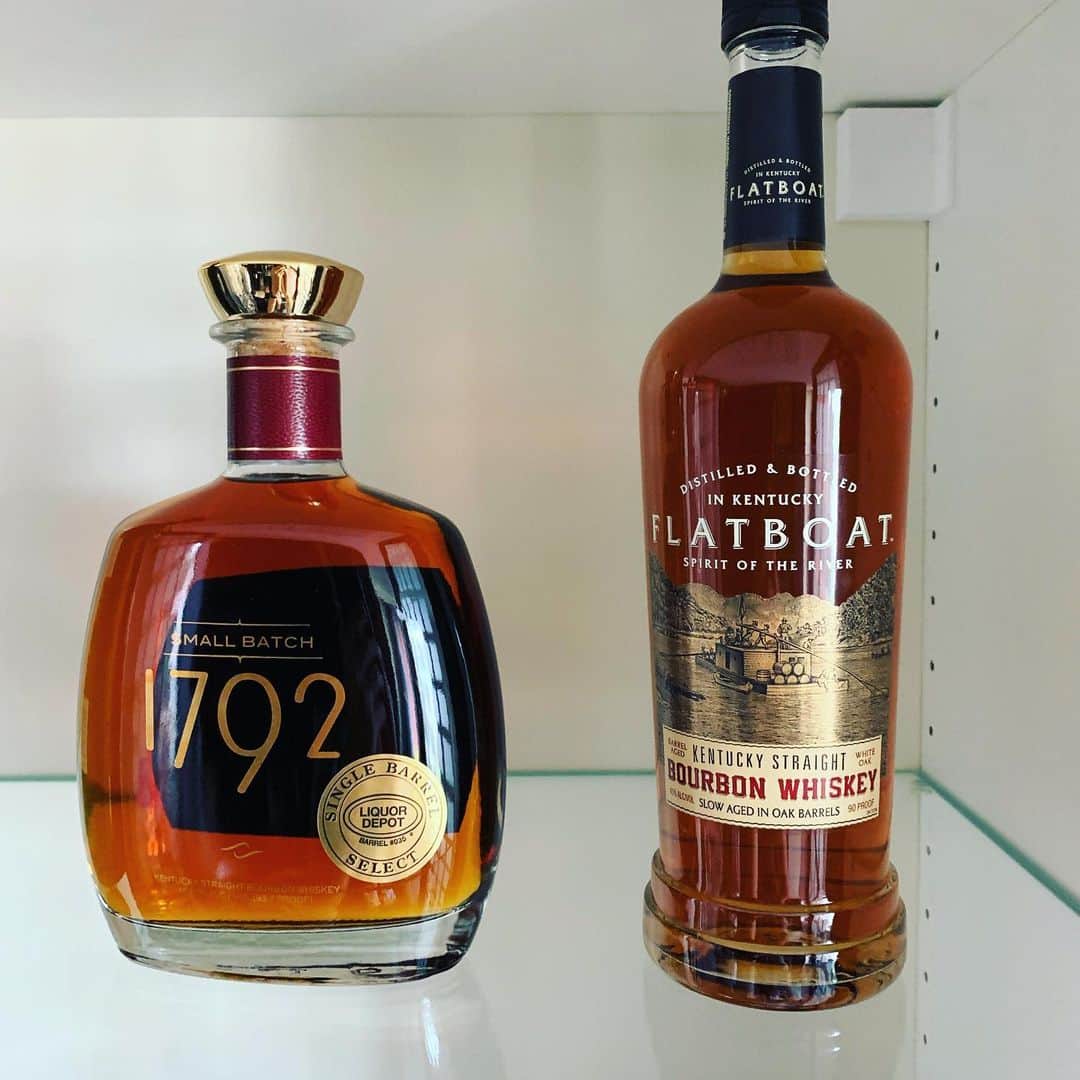 ヴォーン・チピアーのインスタグラム：「When friends from afar send you #bourbon! #1792 #flatboat #yeg #oldfashionedcocktail #justaddmaplesyrup #hugethanks」