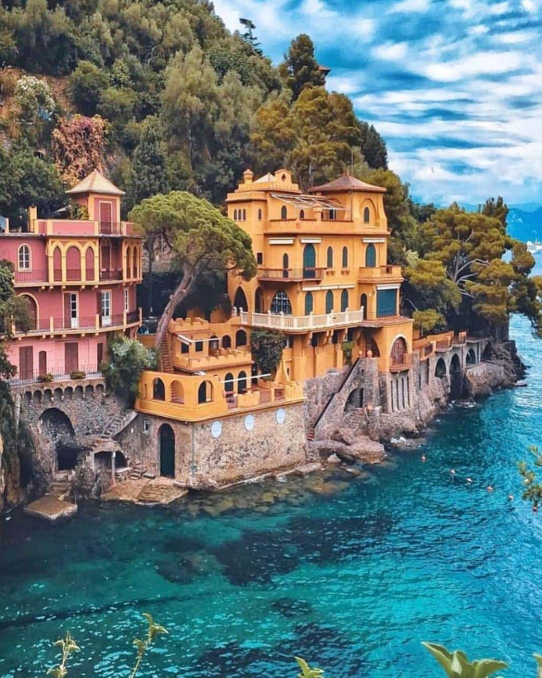 アナ・チエリさんのインスタグラム写真 - (アナ・チエリInstagram)「Would you stay here??? Tag someone you would go here with!! #wanderlust #Travel #adventure」6月29日 11時07分 - anacheri