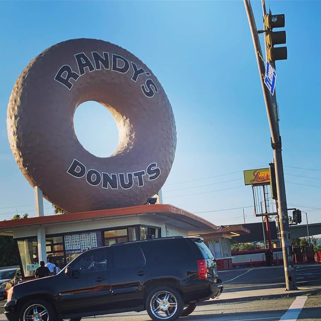 和央ようかさんのインスタグラム写真 - (和央ようかInstagram)「Must be LA 🌴😘 ロスアンジェルス🌴😘 #takakoworldstylin🌎 #la #losangeles #randysdonuts  #lifestyle #lifeis journey  #yokawao」6月29日 11時09分 - yokawao0215