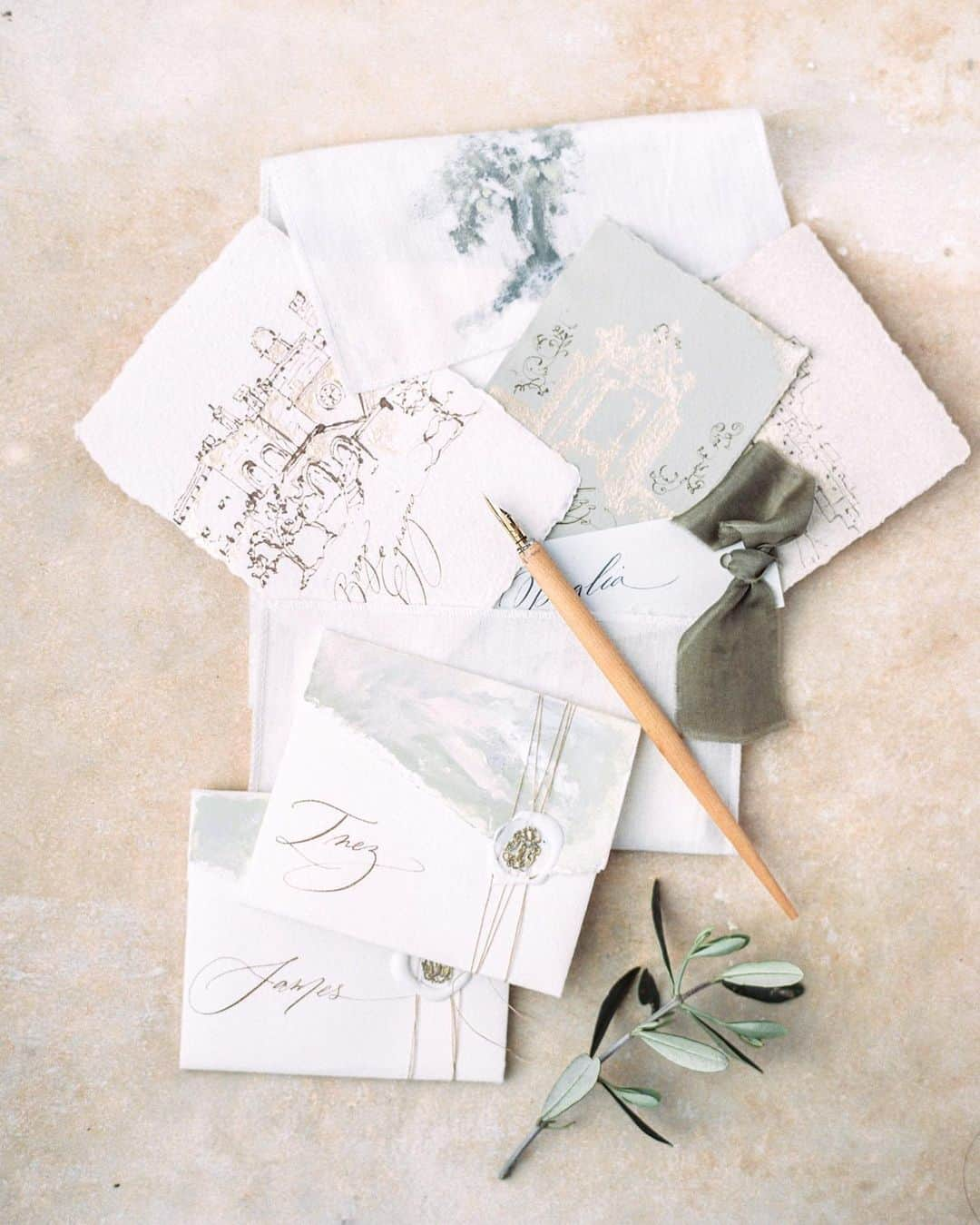 Veronica Halimさんのインスタグラム写真 - (Veronica HalimInstagram)「All handpainted and calligraphed, this paper bundle was created for @zeamars prewedding shoot in Puglia. — 📷 @ameliasoegijonophoto  Styling: @lxemoments — #italianwedding #puglia #truffypi #vhcalligraphy #calligraphystyling  #weddingstationery #handmadepapers #art  #ostuni #southitaly #travel #keepsake #カリグラフィー #カリグラフィースタイリング #モダンカリグラフィー #カリグラファ #ウェディング #ウェディングアイテム」6月29日 11時11分 - truffypi