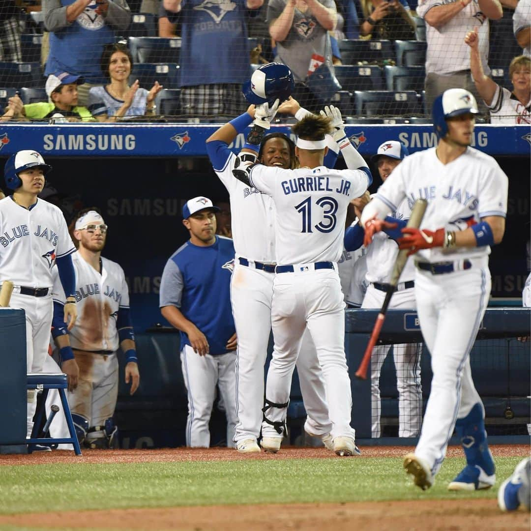 トロント・ブルージェイズさんのインスタグラム写真 - (トロント・ブルージェイズInstagram)「There’s always a runner in scoring position when @yunitogurriel’s at the plate! #PiñaPower🍍」6月29日 11時19分 - bluejays