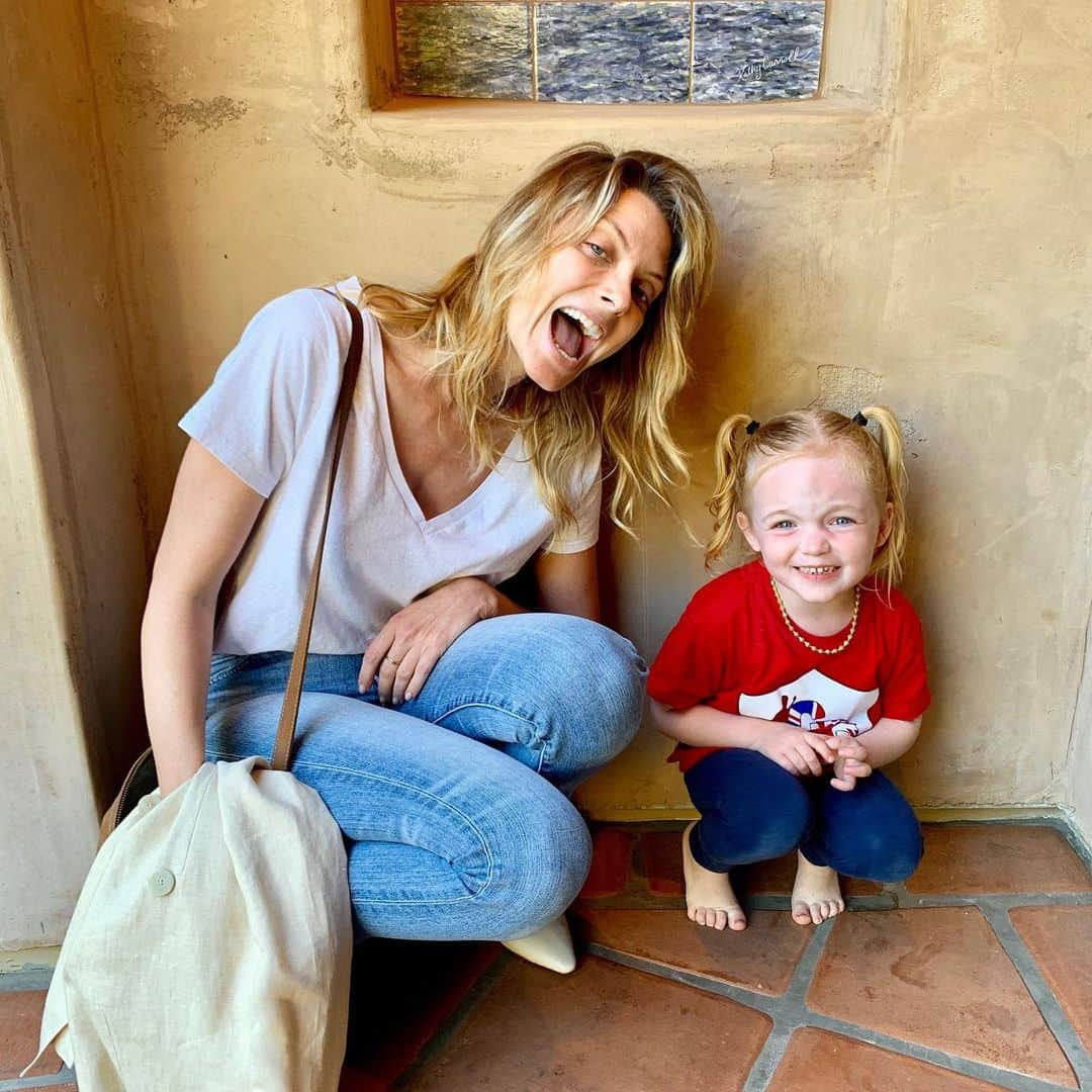 マーク・シェパードさんのインスタグラム写真 - (マーク・シェパードInstagram)「@aprilthebowlby and her new friend #babysheppard post lunch shenanigans #spnfamily」6月29日 11時26分 - realmarksheppard