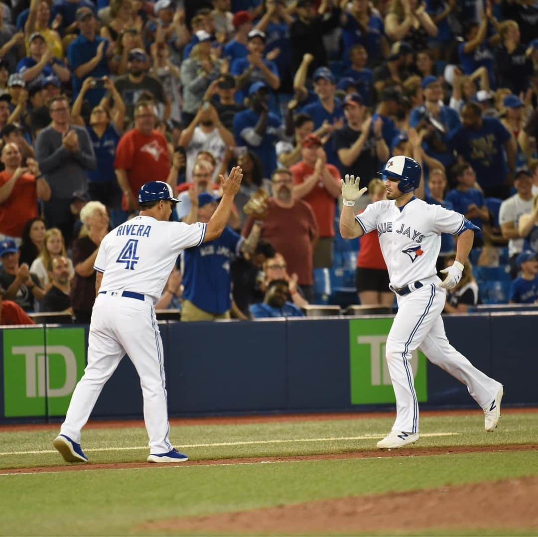 トロント・ブルージェイズさんのインスタグラム写真 - (トロント・ブルージェイズInstagram)「AND THE RAN-DOLLS GO CRAZY! #LetsGoBlueJays」6月29日 11時27分 - bluejays