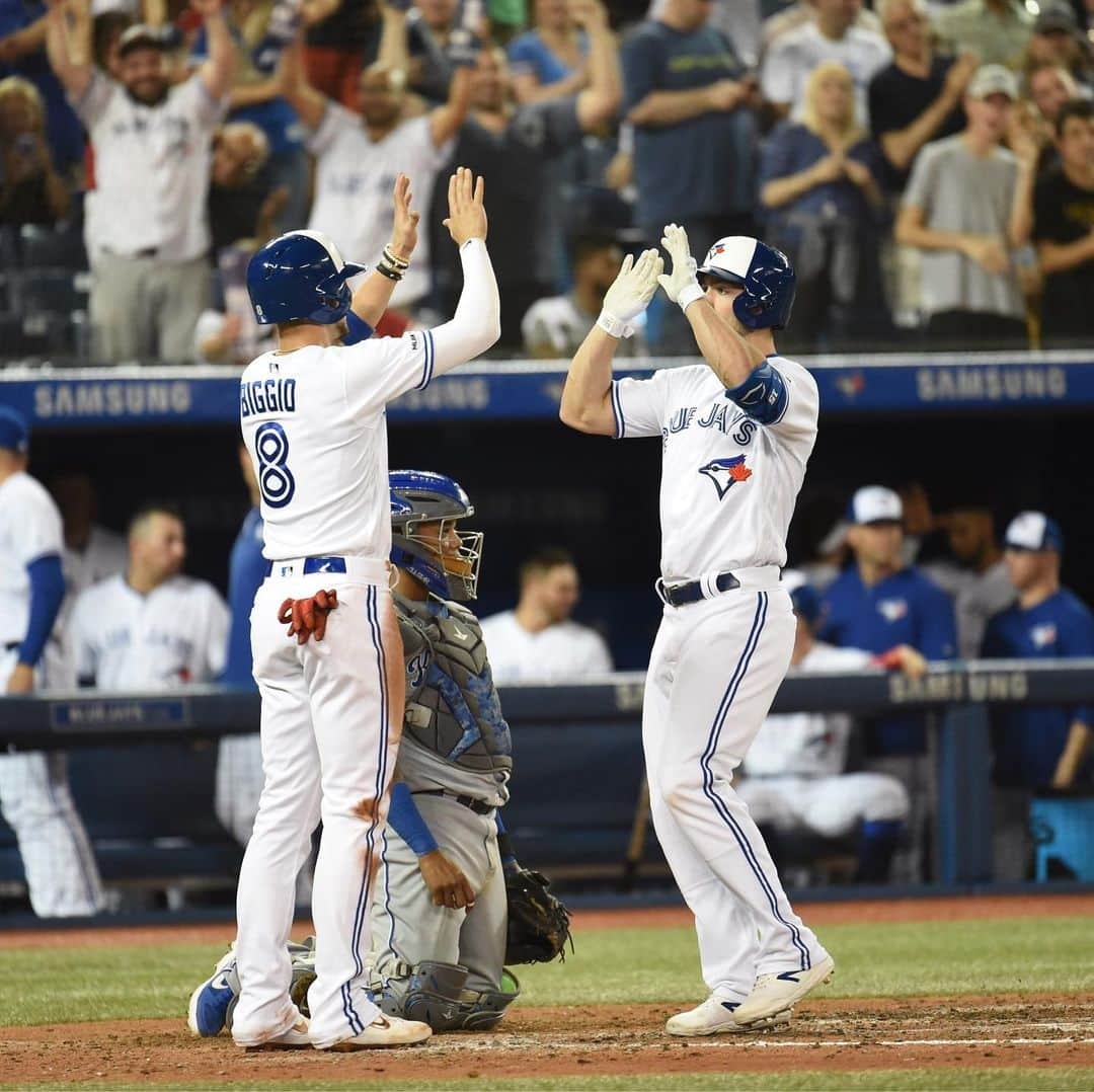 トロント・ブルージェイズさんのインスタグラム写真 - (トロント・ブルージェイズInstagram)「AND THE RAN-DOLLS GO CRAZY! #LetsGoBlueJays」6月29日 11時27分 - bluejays