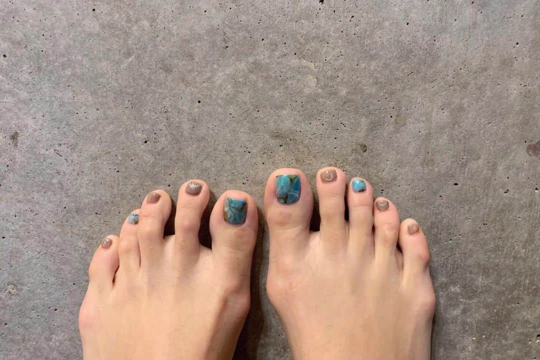 小澤名代さんのインスタグラム写真 - (小澤名代Instagram)「New foot nail🐚✨ 大理石×アート×sea design  BEACHに合うようなデザインばかりセレクトしてしまう☺︎⚓︎ 今年の夏も、たくさん海に行けますように💗 @malvina.salon  @risa.malvina  #なよネイル ・ #naildesign #nailart #nailsofinstagram #footnail #seanail #nail #nailstagram #malvina #malvinanail #beauytime #summernail #sea #beach #seadesign #footnaildesign #夏ネイル #フットネイル #フットネイルデザイン #海ネイル #夏ネイルデザイン #ネイルアート #大理石ネイル #マルビナネイル #麻布十番 #足のパック #角質取りもしたよ #赤ちゃんみたいなかかとになった #プルプル」6月29日 11時28分 - ozawanayo