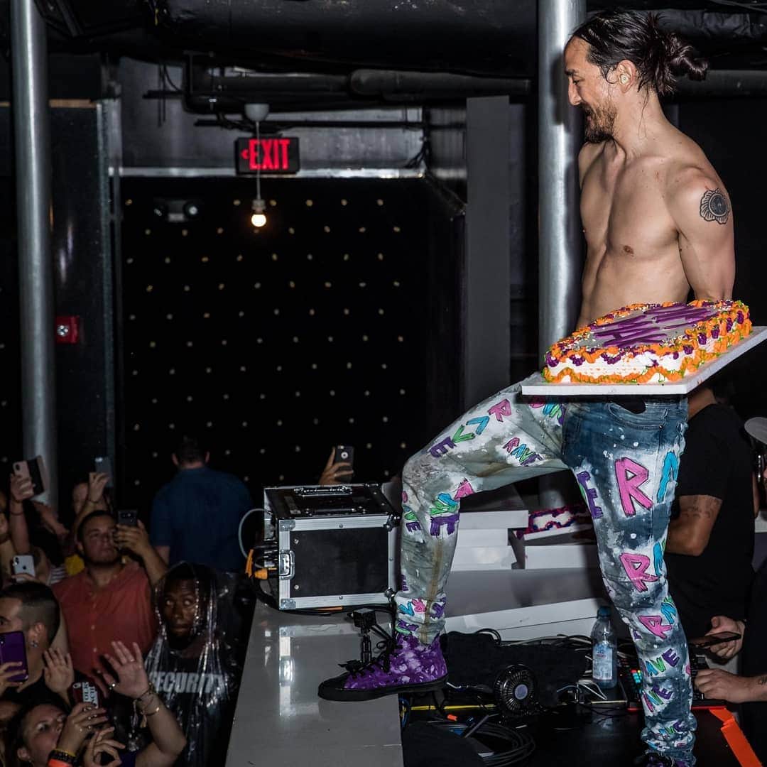 スティーヴ・アオキさんのインスタグラム写真 - (スティーヴ・アオキInstagram)「Charlotte North Carolina I love you #rave」6月29日 11時38分 - steveaoki
