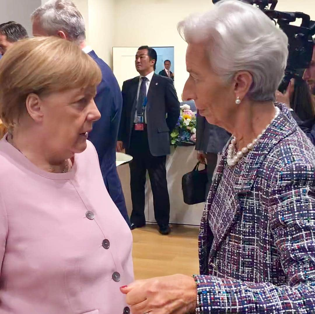 クリスティーヌ・ラガルドさんのインスタグラム写真 - (クリスティーヌ・ラガルドInstagram)「I relish the opportunity to meet with Chancellor Merkel, albeit briefly here in Osaka at a G20 event focused on women’s empowerment. #G20OsakaSummit」6月29日 11時47分 - christinelagarde