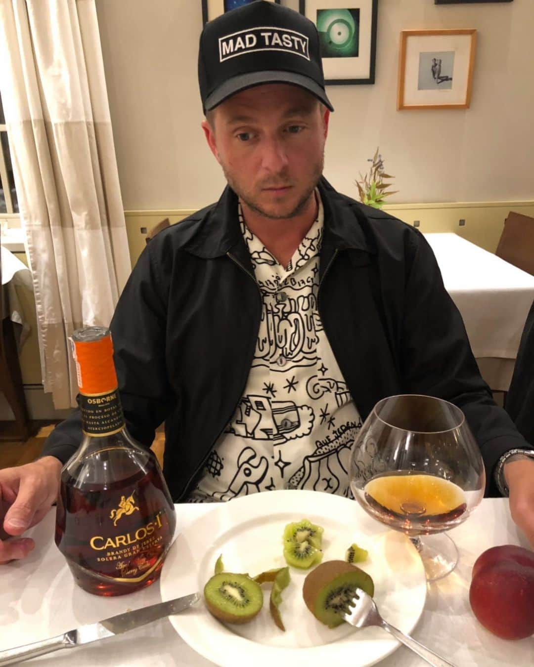 ライアン・テダーさんのインスタグラム写真 - (ライアン・テダーInstagram)「Another tasting menu.  So confused right now.」6月29日 23時13分 - ryantedder