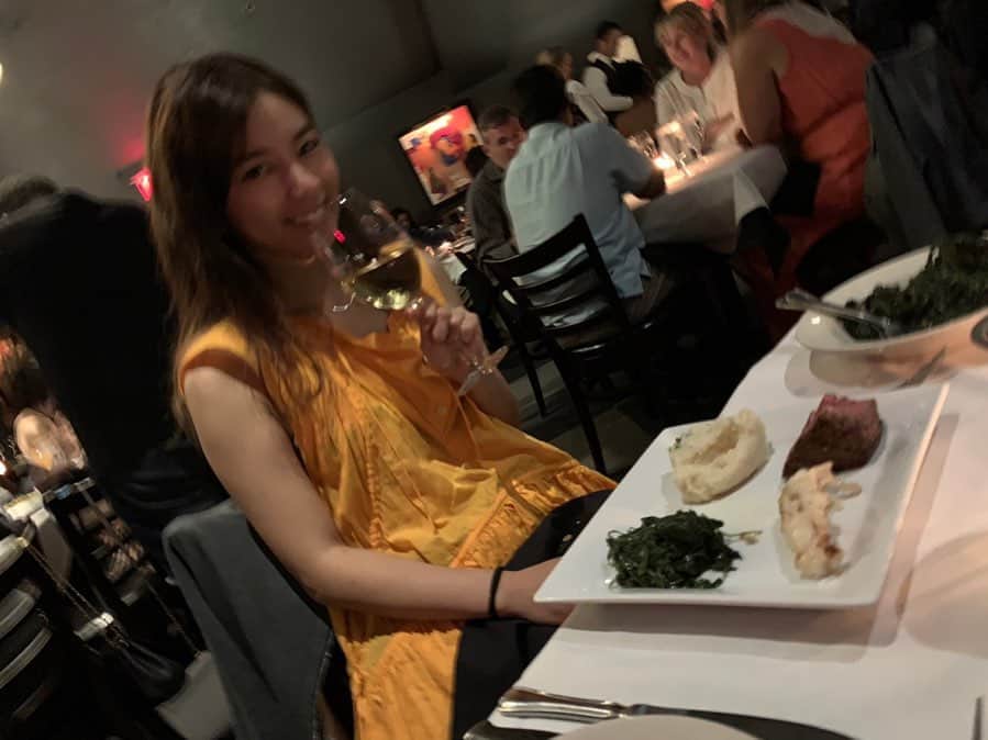 村上瑠美奈さんのインスタグラム写真 - (村上瑠美奈Instagram)「🇺🇸 テキサスといえばsteak🥩！ ． 美味しいお肉と大好きなワイン💕 ． ロブスターも🦞 にしてもアメリカの付け合わせの量は半端ない量がくるよね！ いつも食べきれない😂」6月29日 23時11分 - ruminamurakami