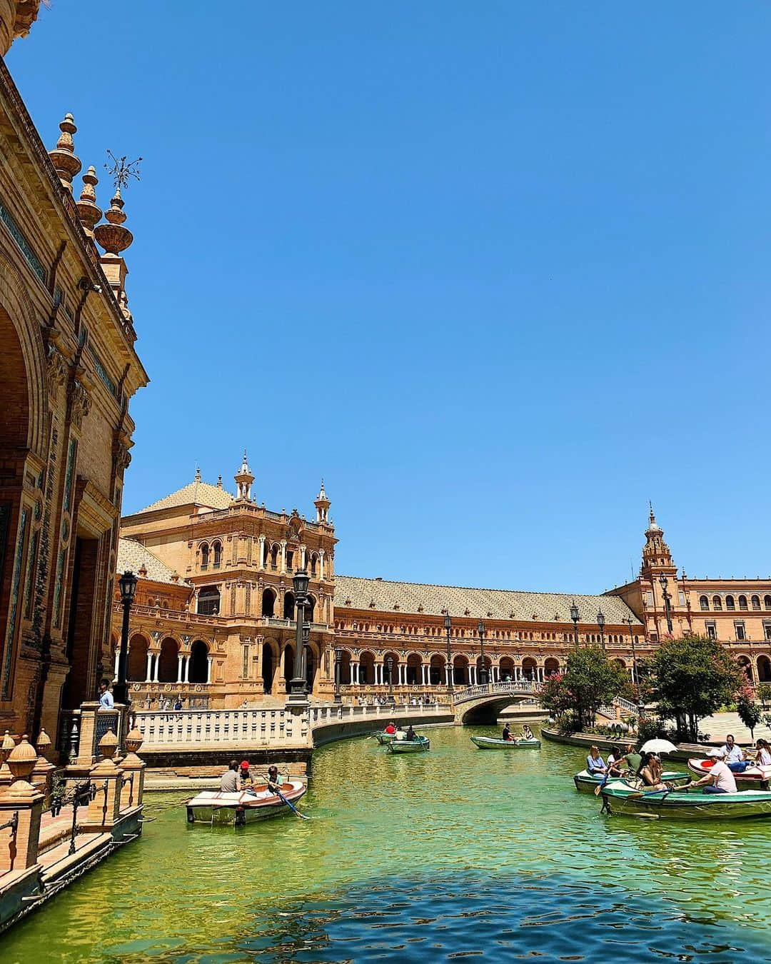 barneysnyofficialさんのインスタグラム写真 - (barneysnyofficialInstagram)「@srirain from our Editorial team shares a snapshot from the Plaza De España in Sevilla for this week’s #BNYVoyage.」6月29日 23時12分 - barneysny