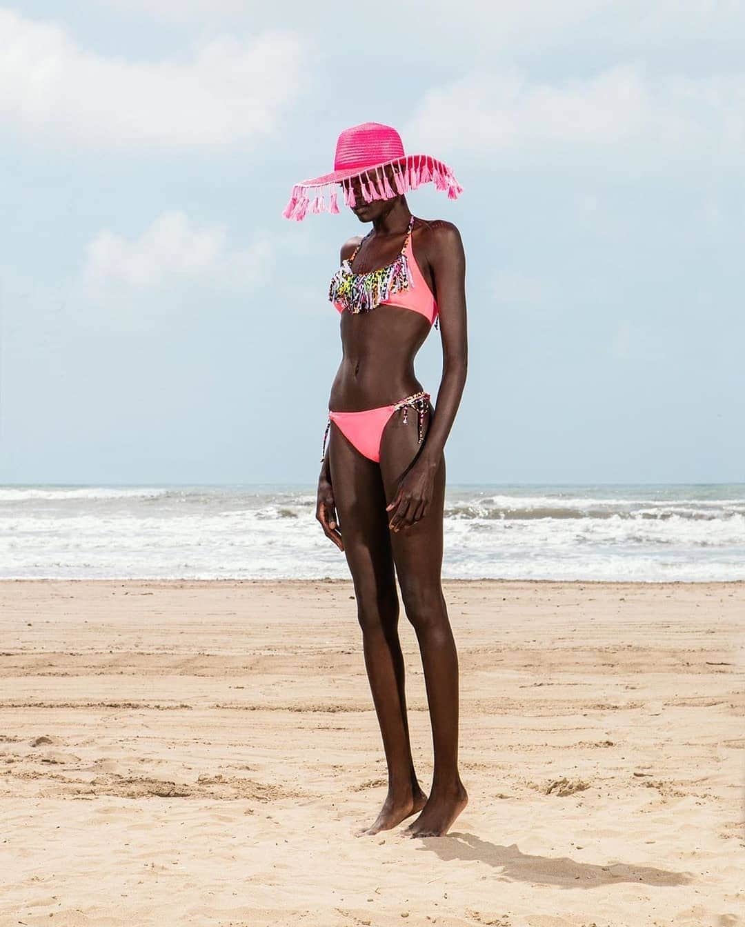 ツインセットさんのインスタグラム写真 - (ツインセットInstagram)「#ELETTRAXTWINSET 🐾 Fluo colors on sunny days at the beach ✔️ we love it✨☀️ #twinsetlover」6月29日 21時54分 - twinsetofficial