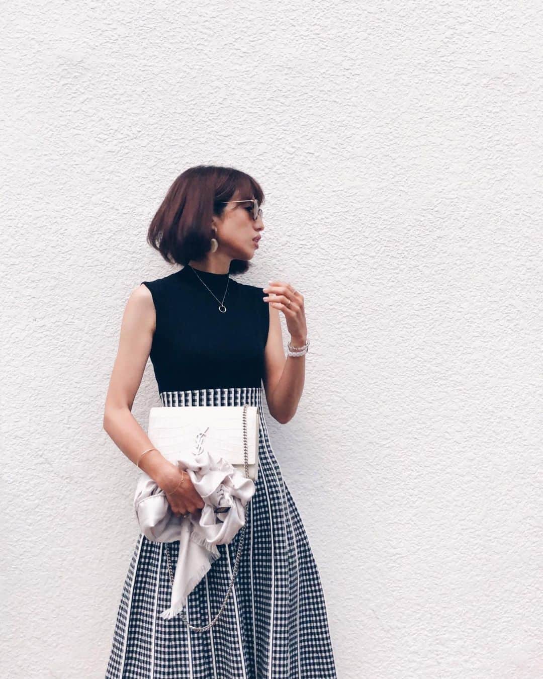 のインスタグラム：「今週、駆け巡った感満載です🧐 やる事が待ってるって、ありがたい！♥ . . . #coodinate#fashion  #ワンピース #ママコーデ #モノトーンコーデ #アラフォーコーデ #ボブヘアー #もうヘアメンテ行きたい」