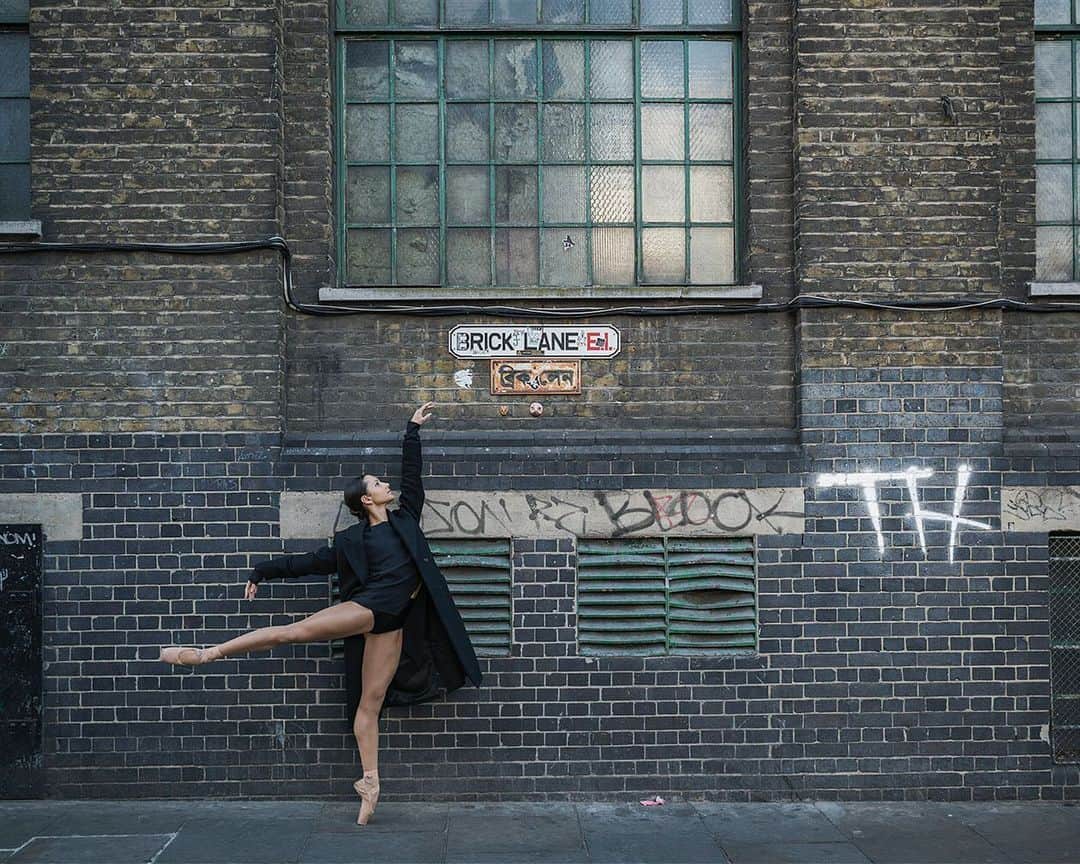 ballerina projectさんのインスタグラム写真 - (ballerina projectInstagram)「Francesca Hayward on Brick Lane. #ballerina - @frankiegoestohayward #bricklane #eastlondon #london #ballerinaproject #ballerinaproject_ #ballet #dance #pointe #francescahayward  With the upcoming conclusion of the Ballerina Project limited edition prints will be only available for a limited time. Link is in our Instagram profile to purchase one today.  The Ballerina Project book is now available for pre-order. Go to @ballerinaprojectbook for pre-order link and info. #ballerinaprojectbook」6月29日 22時00分 - ballerinaproject_