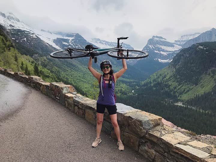 REIさんのインスタグラム写真 - (REIInstagram)「Going-to-the-Sun Road is a pretty incredible place to cycle. Way to go @paulinendreher!  Photo: Glacier National Park, #Montana. #ForceOfNature」6月29日 22時00分 - rei