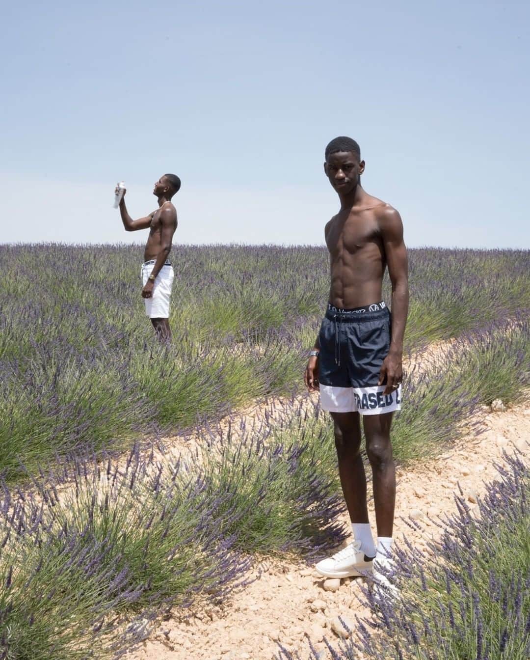 Dazed Magazineさんのインスタグラム写真 - (Dazed MagazineInstagram)「Hottest day of the year vibes cc. four student’s photos of @jacquemus’ joyous, lavender-filled Provence show 💜🌞 Tap the link in bio to see more 📲 📷 @gael_sillere  #Summer #Heatwave #Jacquemus」6月29日 22時00分 - dazed