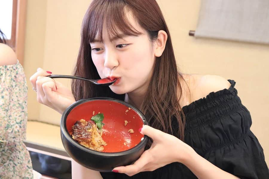 坂口理子さんのインスタグラム写真 - (坂口理子Instagram)「美味しい食べ物たくさん食べられて幸せでした😭 #ぢゃんぼ餅 #両棒餅 #平田屋 #鰻丼 #やまげん  #実は鰻は鹿児島で養殖1位らしい #私とまどちゃんなおちゃんは #鰻玉丼に #完食しました #黒豚しゃぶしゃぶ #吾愛人 #わかな #とよみます」6月29日 22時00分 - ricopi__hkt48