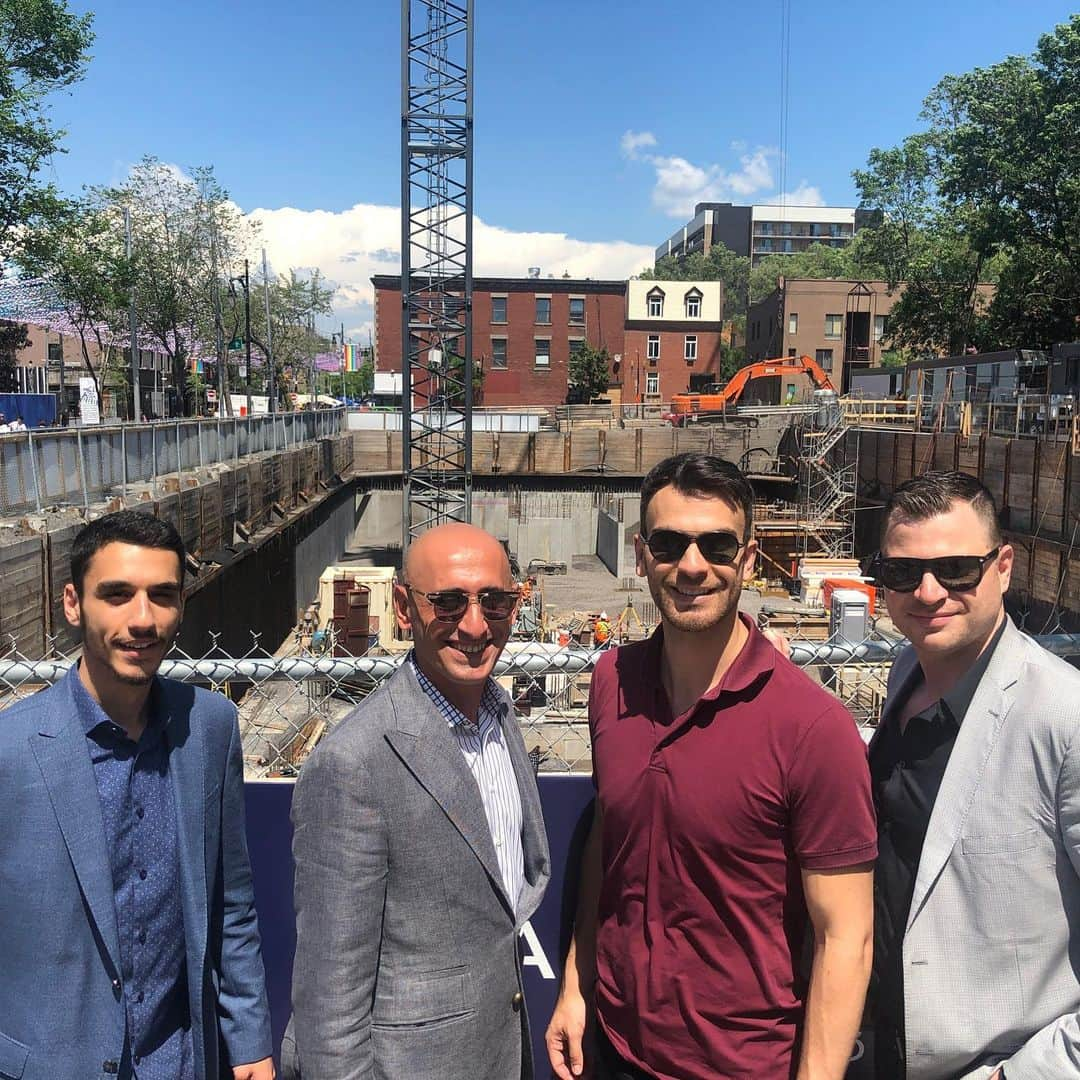 エリック・ラドフォードさんのインスタグラム写真 - (エリック・ラドフォードInstagram)「It’s started!! Construction is underway and the foundation has been laid at the site of the new @lebourboncondos . I can’t wait to spend these hot summer days up by the rooftop pool or head out to a terrasse in the village! Check the link in my bio and become my neighbor!😁 #lebourboncondos #condo #mynewhome #montreal #bestlocation #ad #takealook」6月29日 22時14分 - ericradford85