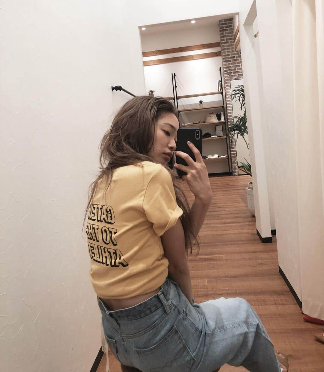 kanetaka ayaさんのインスタグラム写真 - (kanetaka ayaInstagram)「・ ・ 【sale sale sale 】 ・ ・ #バックロゴtee ¥4,320→20%off ¥3,456 ・ ・ 後ろが可愛いtee💛💛 これは黄色がすき🐣 ・ ・ #ungrid#ungrid_official #ungridコーデ  #coordinate#outfit#カジュアル #tee#プリントtee#デニム #ブリーチコンビカットオフデニム」6月29日 22時14分 - aya_kanetaka_