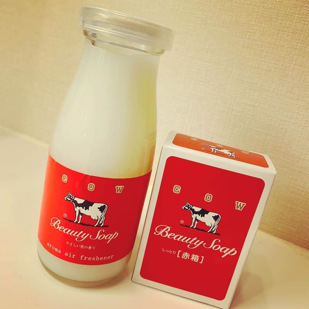 知念紗耶のインスタグラム：「牛乳石鹸&芳香剤🐄 懐かしい匂いがする〜 パッケージかわいい❤︎ #牛乳石鹸  #芳香剤 #懐かしい匂い」